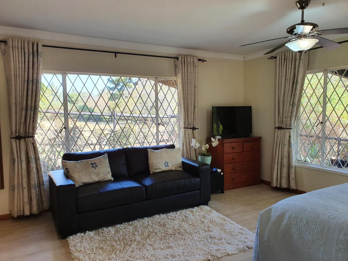 Pine Tree Lodge Midrand Extérieur photo