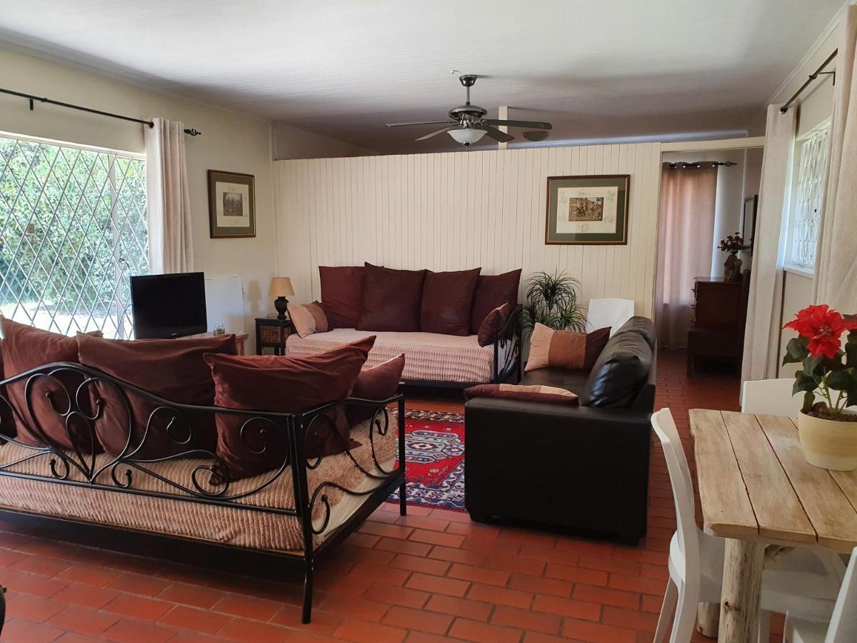Pine Tree Lodge Midrand Extérieur photo
