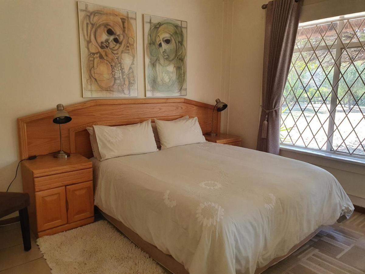 Pine Tree Lodge Midrand Extérieur photo