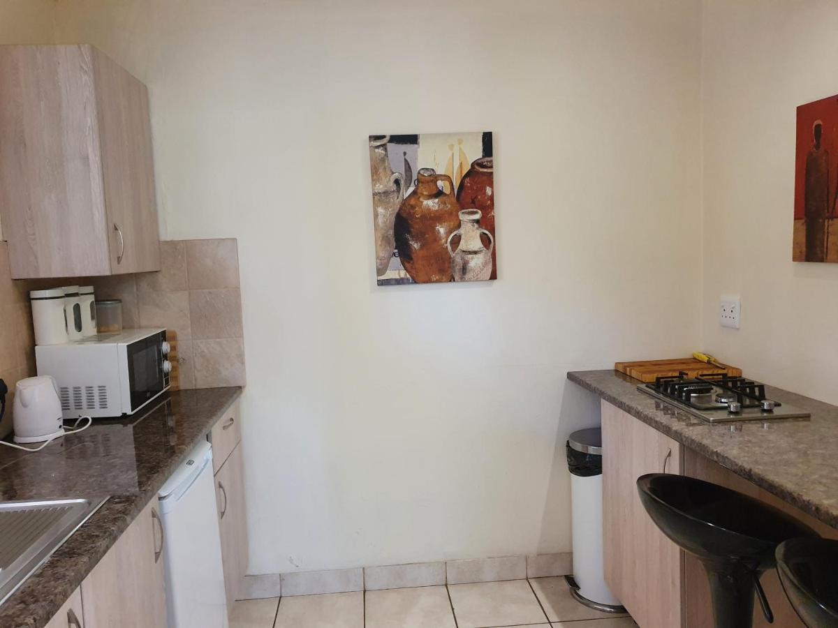 Pine Tree Lodge Midrand Extérieur photo