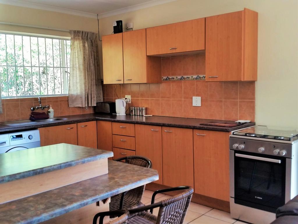 Pine Tree Lodge Midrand Extérieur photo