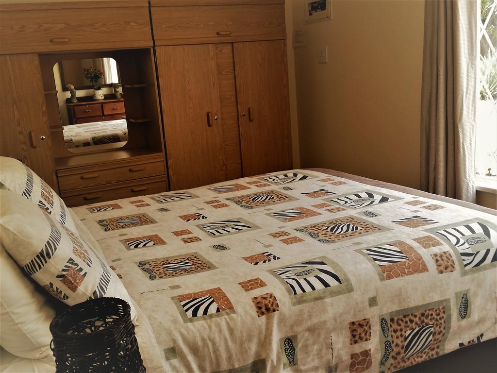 Pine Tree Lodge Midrand Extérieur photo
