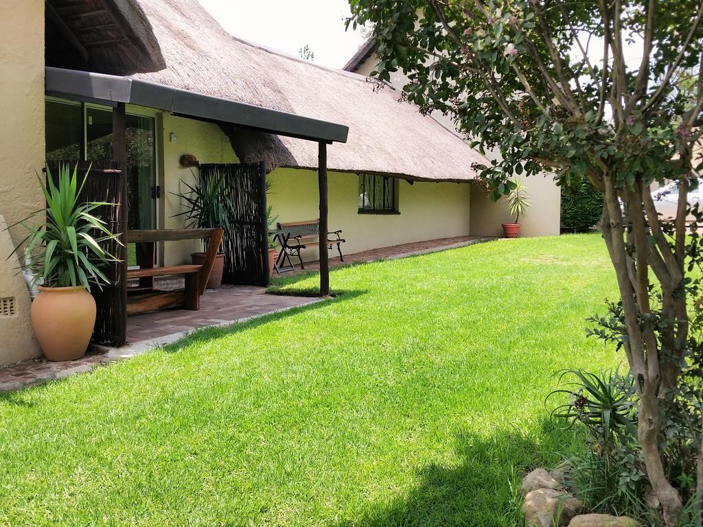 Pine Tree Lodge Midrand Extérieur photo