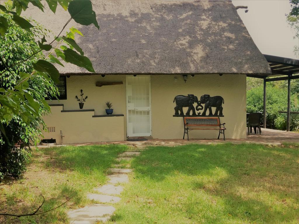 Pine Tree Lodge Midrand Extérieur photo