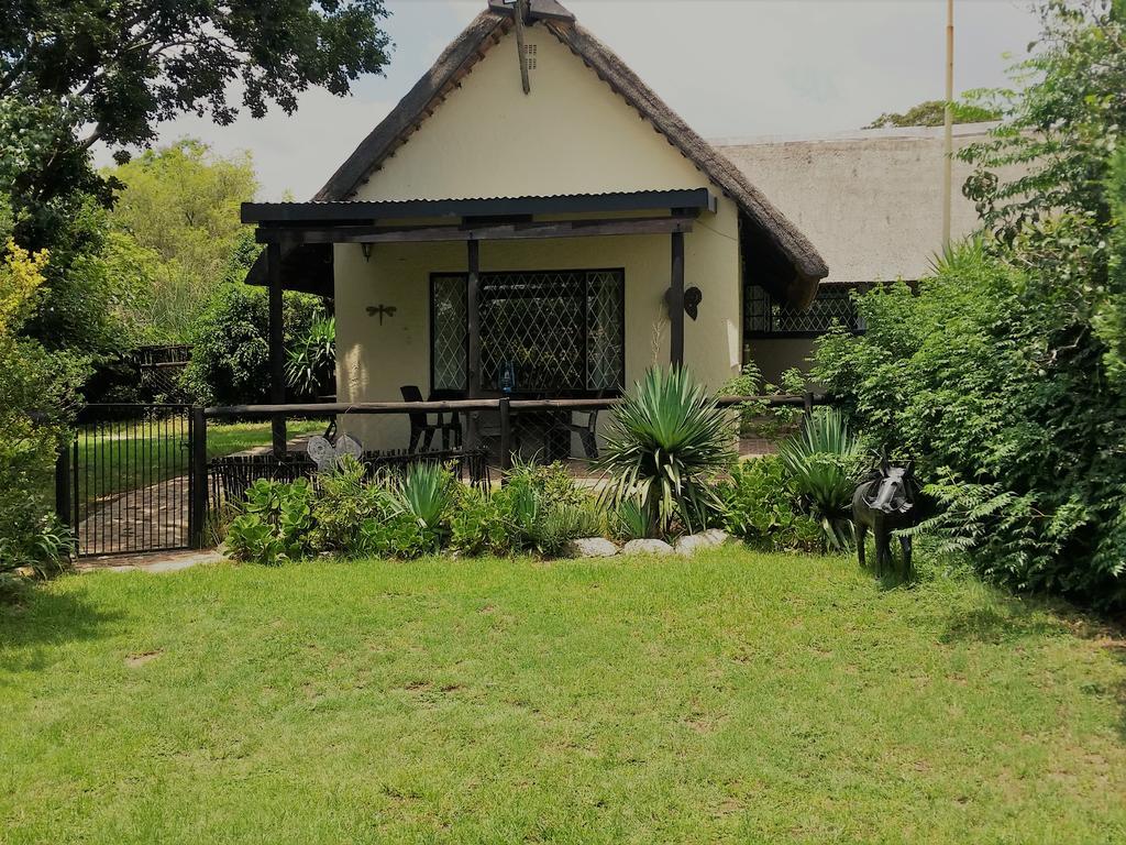 Pine Tree Lodge Midrand Extérieur photo