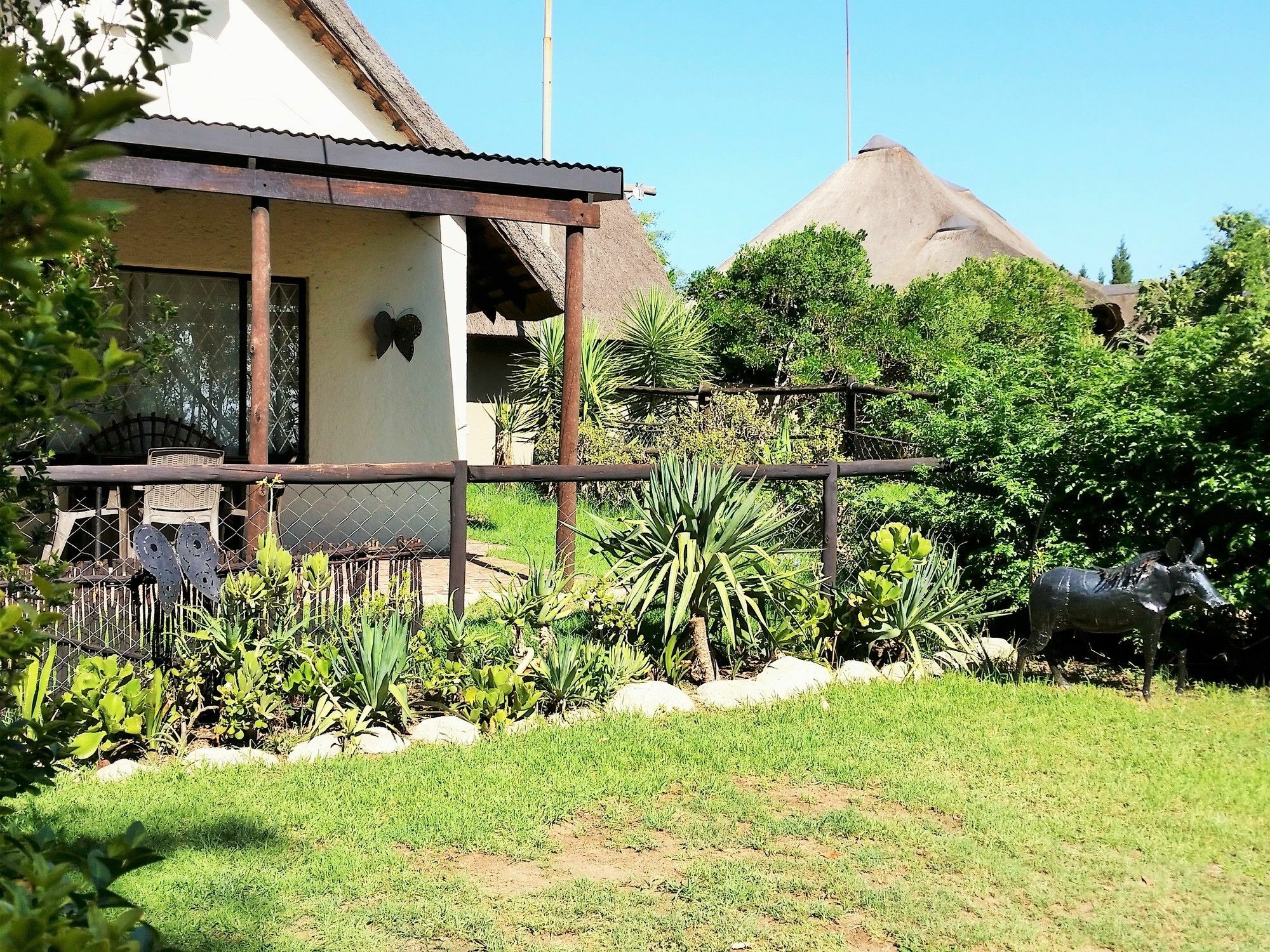 Pine Tree Lodge Midrand Extérieur photo