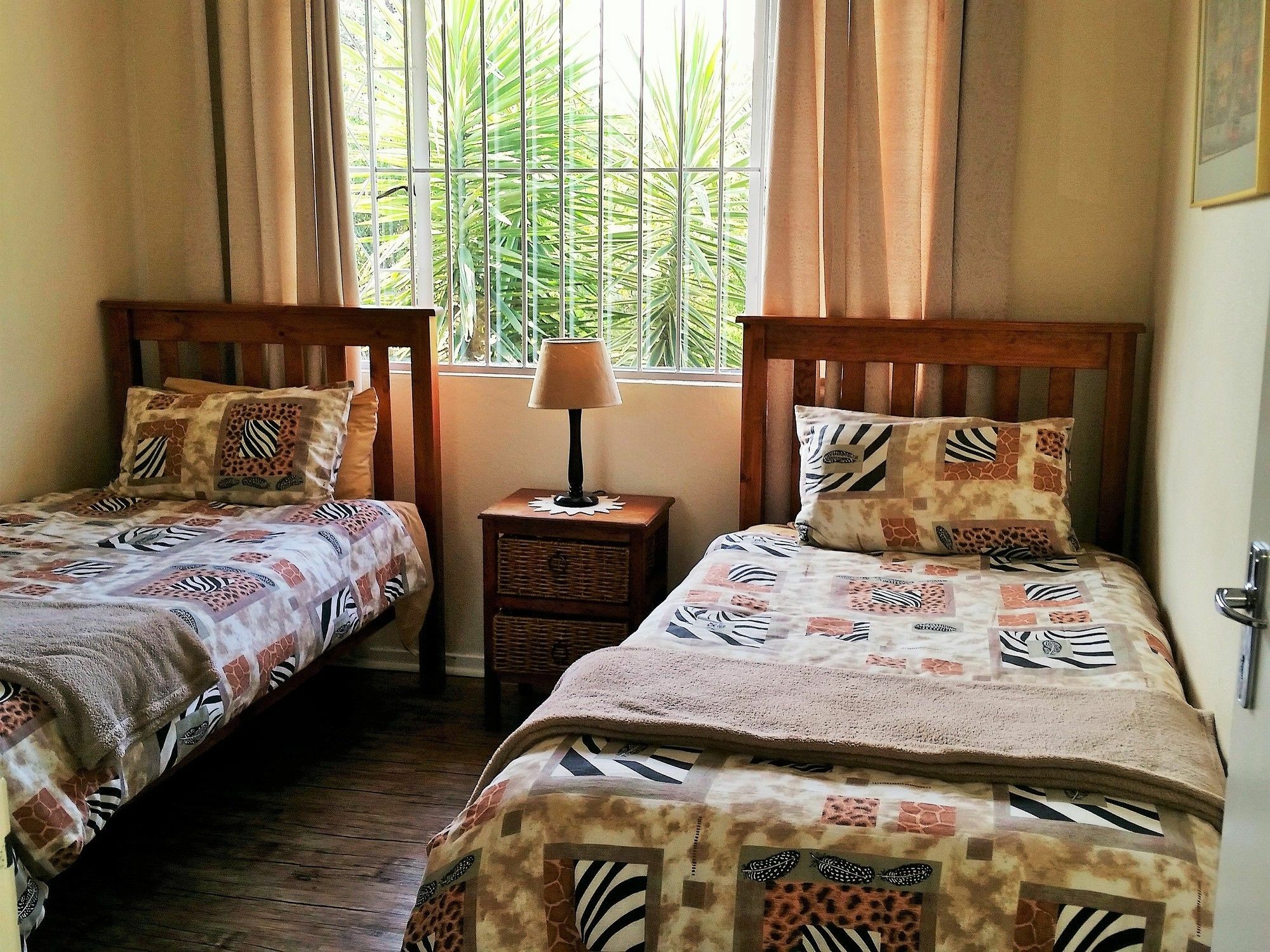 Pine Tree Lodge Midrand Extérieur photo