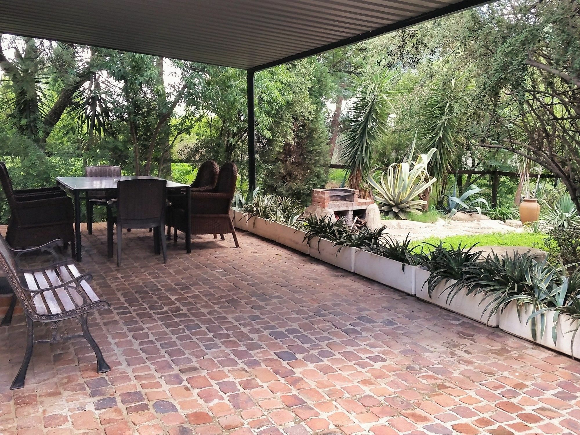 Pine Tree Lodge Midrand Extérieur photo